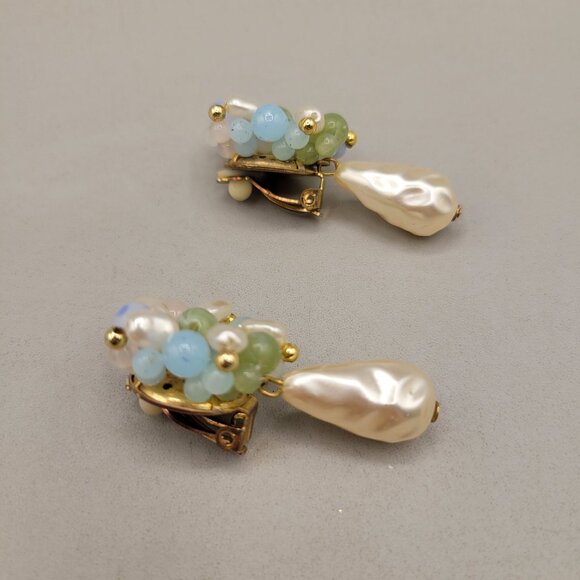Vintage Clip-On Earrings Dangling Freshwater Pearls and Bead Clusters - Picture 5 of 6